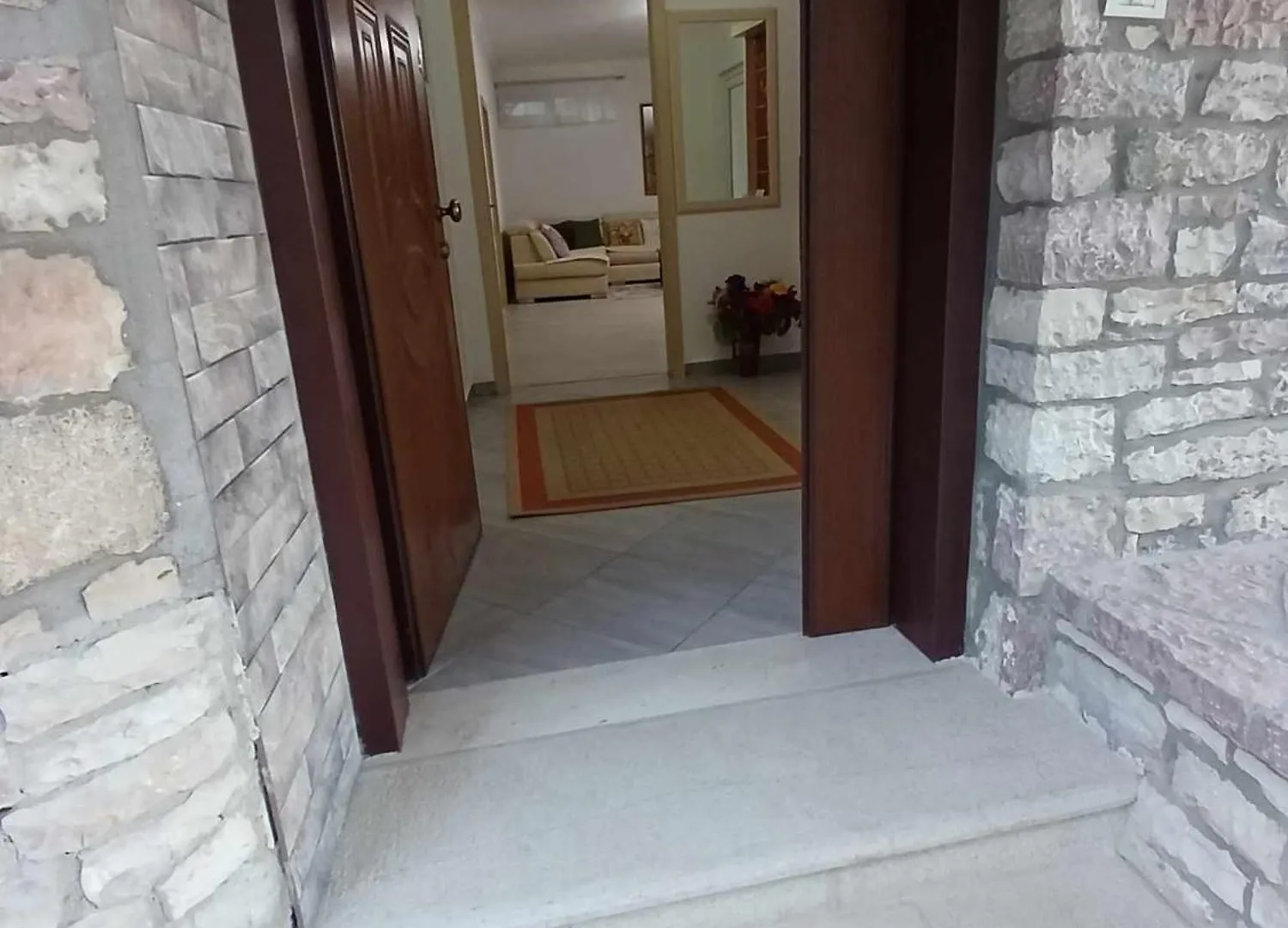 Eniguesthouse Gjirokastër 0*,