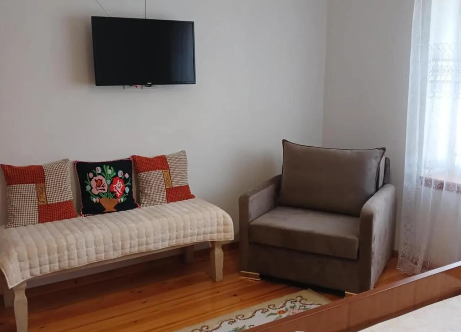 Eniguesthouse Gjirokastër Apartmán